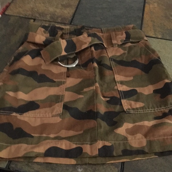 H&M Divided, camouflage skirt size 2 - Picture 1 of 9